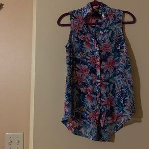 🛍 H&M sleeveless button top